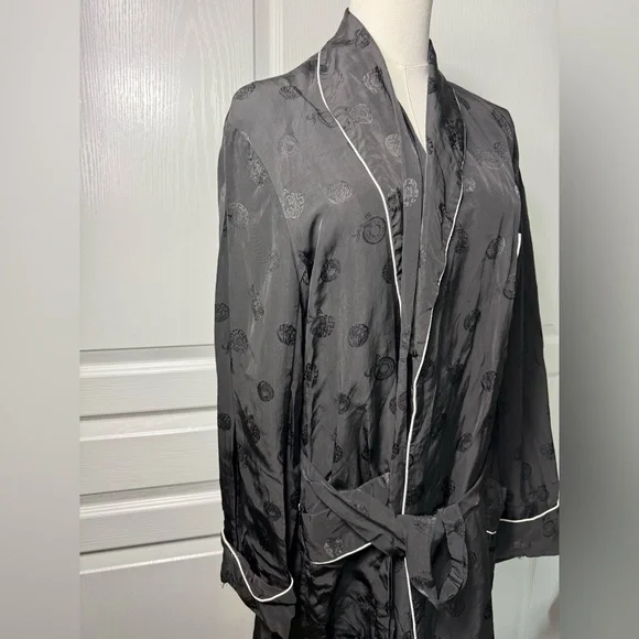 Vintage Chinese Silk Robe/Smoking Jacket. Black Jacquard Hangzhou Silk